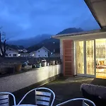 Bahnhof West Apartman *